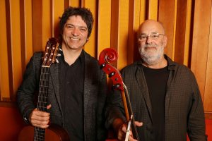 Fred Martins e Jaques Morelenbaum celebramJoão Gilberto na Lapa