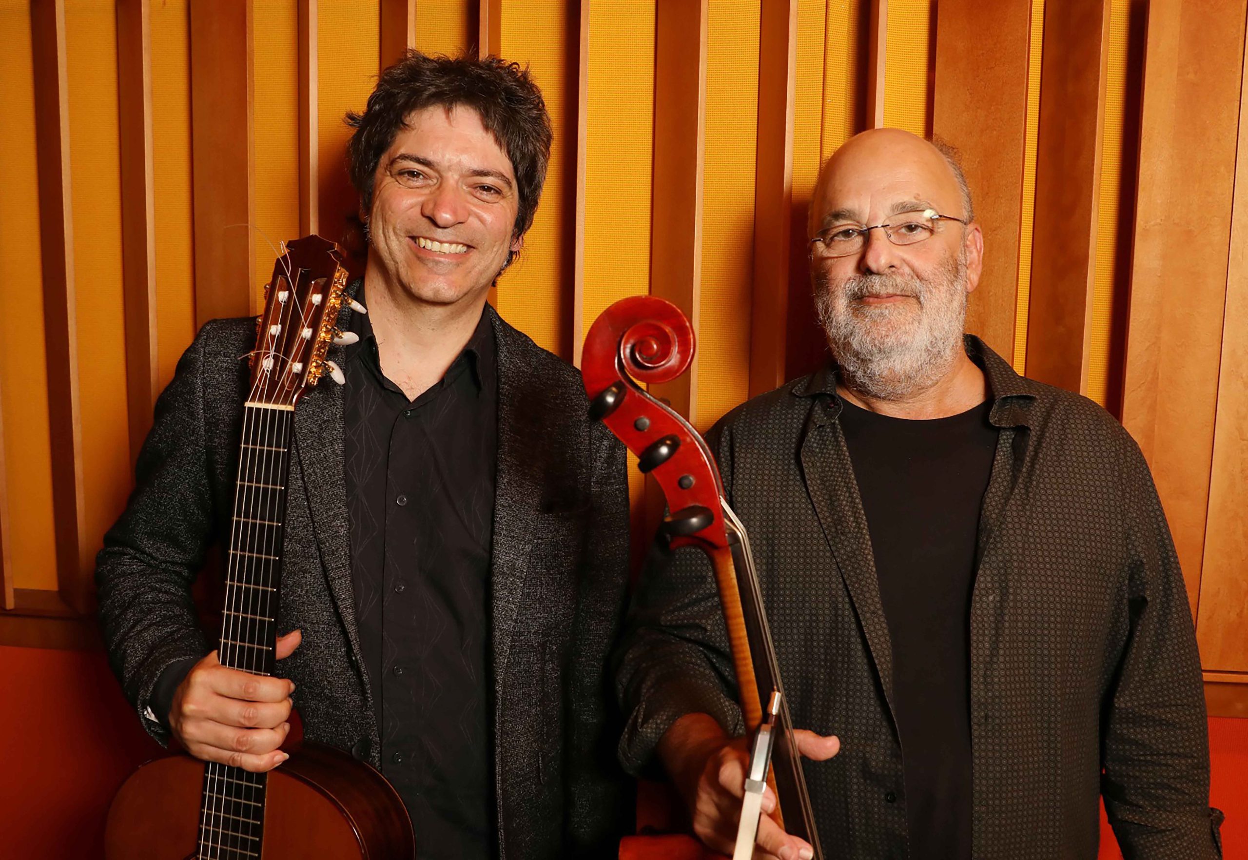 Fred Martins e Jaques Morelenbaum celebramJoão Gilberto na Lapa