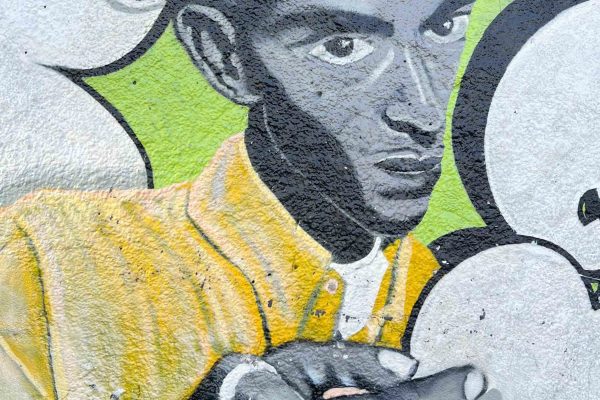 Projeto social-cultural está mudando a cara da maior comunidade de Minas Gerais