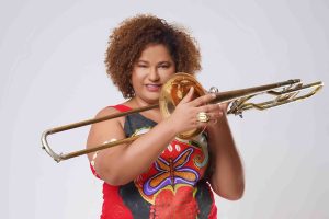 Instrumental feminino: trombonista Neri Rodrigues celebra centenário de Moacir Santos em temporada no Rio