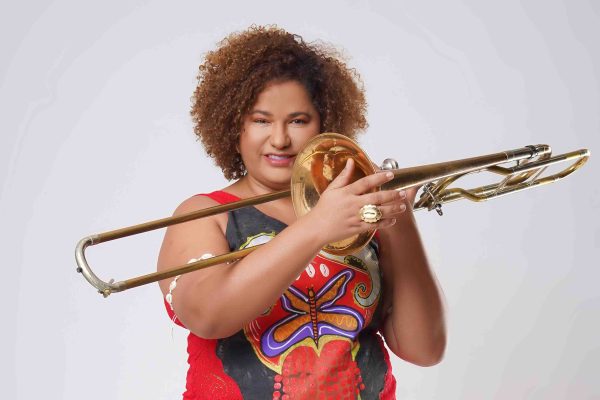 Instrumental feminino: trombonista Neri Rodrigues celebra centenário de Moacir Santos em temporada no Rio