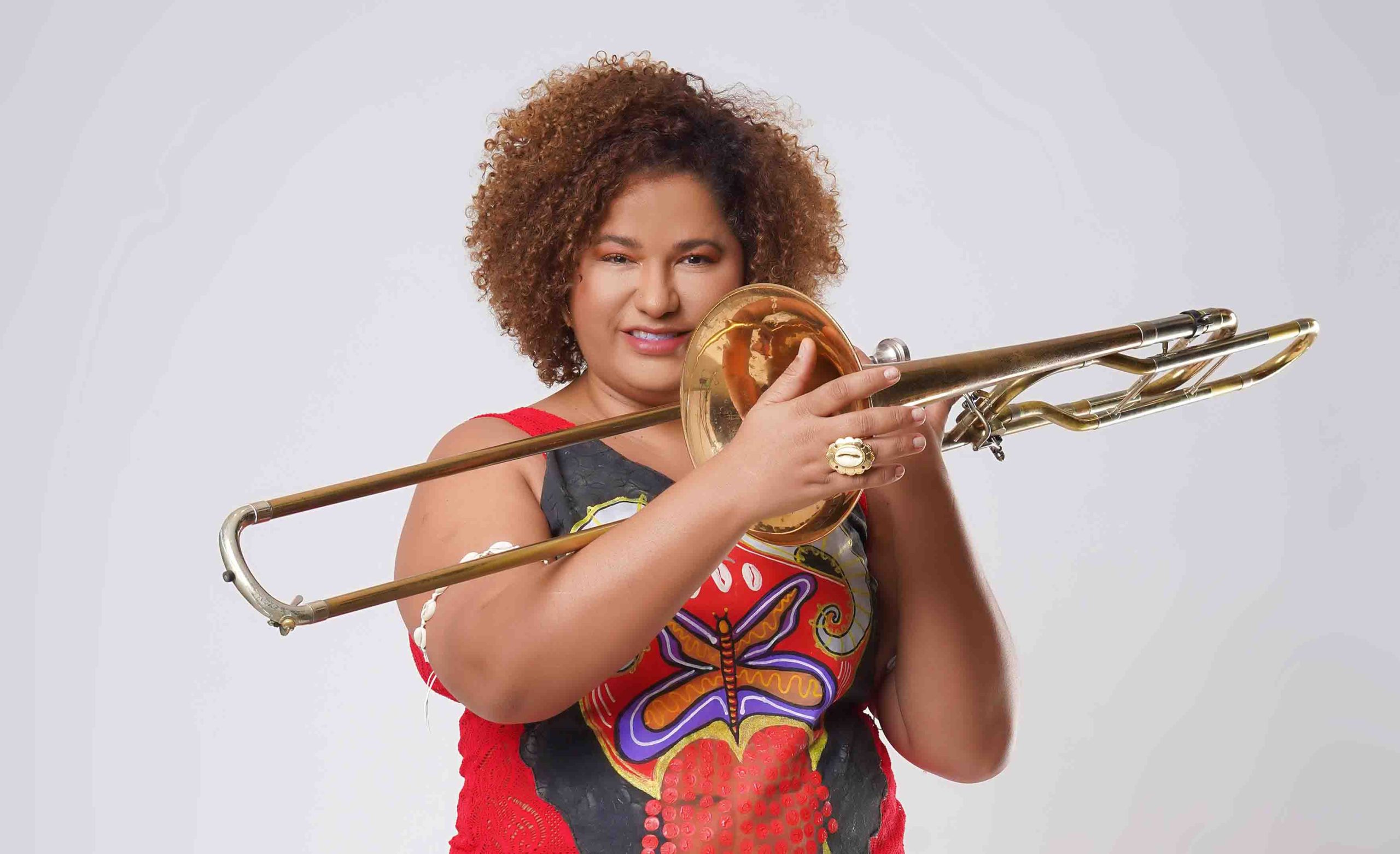 Instrumental feminino: trombonista Neri Rodrigues celebra centenário de Moacir Santos em temporada no Rio